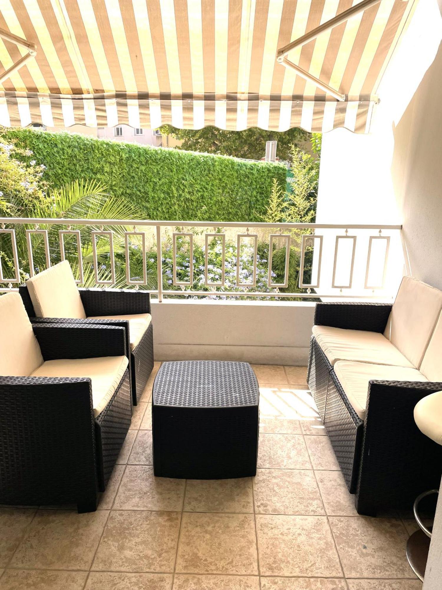 SAS MEREDITH location appartements CANNES centre-ville Extérieur photo