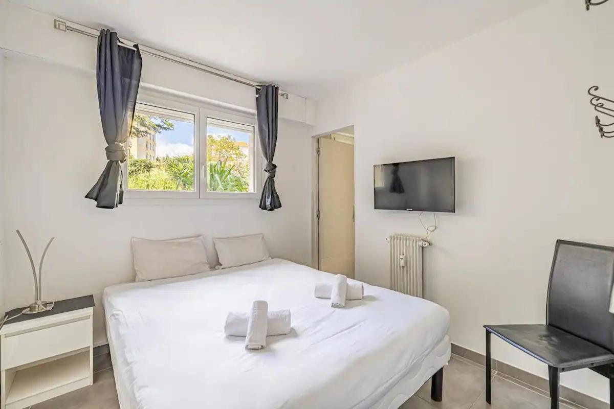 SAS MEREDITH location appartements CANNES centre-ville Extérieur photo
