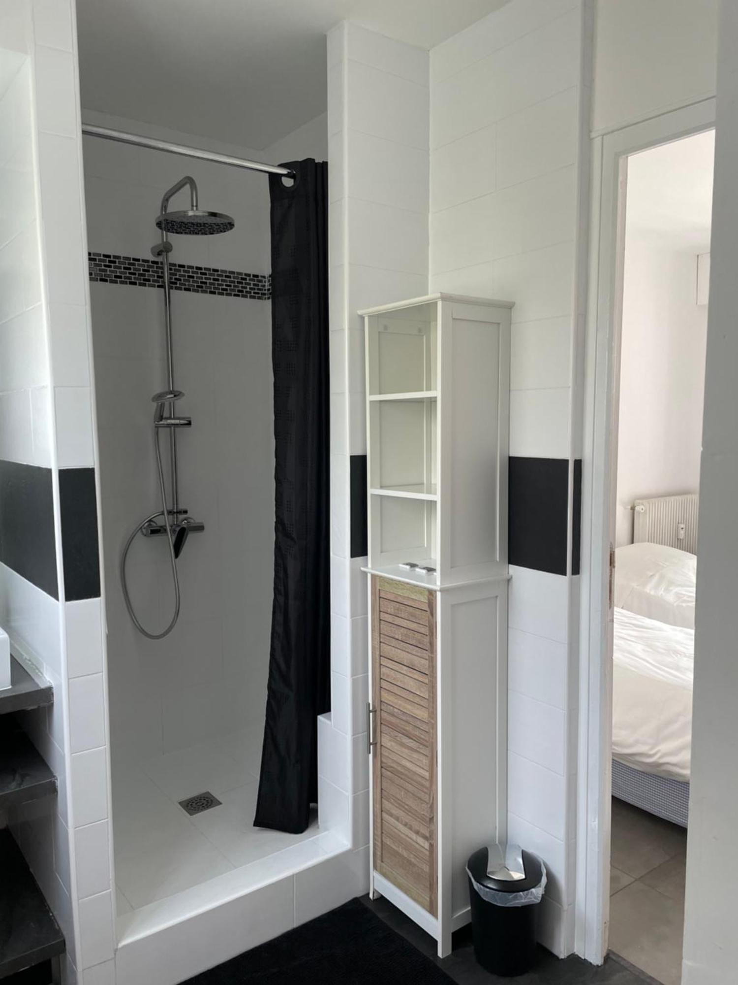 SAS MEREDITH location appartements CANNES centre-ville Extérieur photo
