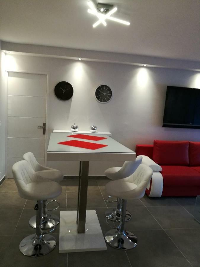 SAS MEREDITH location appartements CANNES centre-ville Extérieur photo
